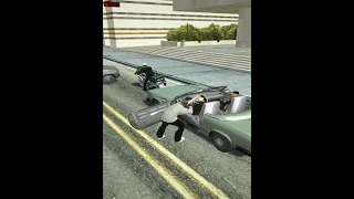 ¡Mira lo que sucede cuando disparas a este peatón! ¿Inmortalidad en GTA SA?  #gtasanandreas  #viral