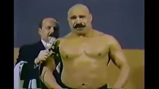 Iron Sheik & Gene Mean - Sheik boots Wendi Richter