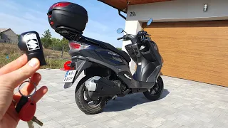 SUZUKI Burgman Street 125EX Test PL muzyk jeździ