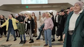 Земляне - Трава у дома - песню спели в #metro Москвы группы Башмак Великана и KooRagA из Севастополя