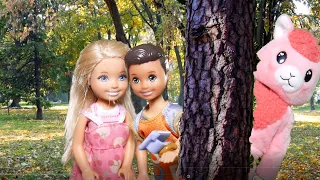 Rodzinka Barbie- Ktoś mnie śledzi!! Tola i Karol na randce. Odc.191 Bajka dla dzieci