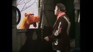 The Muppet Show - 303: Roy Clark - “Sally Was a Good Old Girl” (1978)