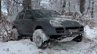 Porsche Cayenne on 35s Snow Off Road