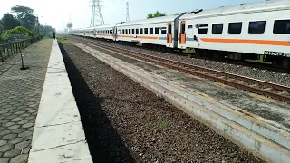 2 kereta lokal BANDUNG RAYA sama GARUT CIBATUAN berpapasan di ujung timur st cimekar,,,