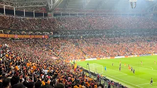 İlk golün anonsu yapılmadan Tete ikiyi atıyor, tribün kendinden geçiyor (Galatasaray-Kopenhag)