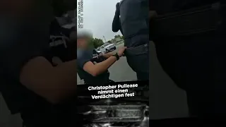 Unfassbar: Dieser Polizist würgt seine Kollegin! #Shorts