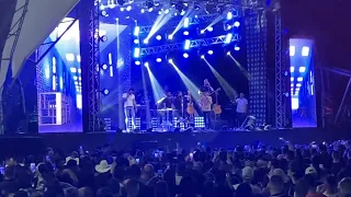 Gusttavo Lima chama fã no palco e se surpreende em Cachoeiro de Itapemirim. Realizando um sonho.