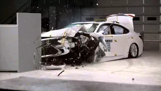 2016-2018 Lexus ES 300h/ES 350 IIHS Small-Overlap Crash Test