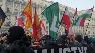 Manifestantes en Varsovia aluden a "guerra" por situación en la frontera