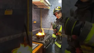 Bomberos Voluntarios de Chile: Apagar olla con aceite