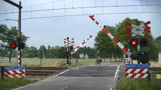 Spoorwegovergang Staphorst // Dutch railroad crossing