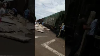 Trem atropela caminhão em Arapongas