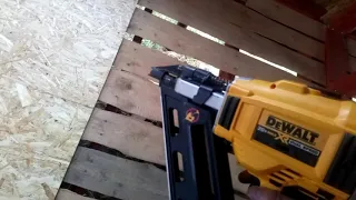 Dewalt DCN692 бьём пол из osb