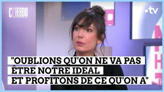 Nora Hamzawi : sa crise de la quarantaine redonne espoir - C l’hebdo - 20/04/2024