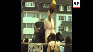 SYND 24-1-74 GERMAN STUDENTS PROTESTING ABOUT THEIR GRANT IN BONN