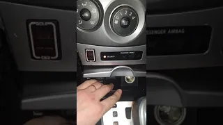 УСТАНОВКА USB-РАЗЪЕМА БЫСТРОЙ ЗАРЯДКИ В ШТАТНОЕ МЕСТО TOYOTA KOROLLA E150