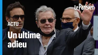 Obsèques de Belmondo : Alain Delon ému et acclamé par la foule