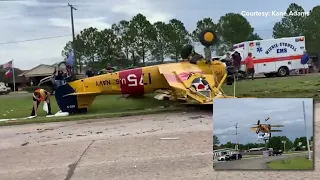 RAW: Boeing Stearman PT-17 crashes during takeoff from Texas highway