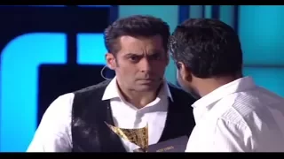 Salman khan shouted badly 'CHALO NIKLO' in award function to the singer