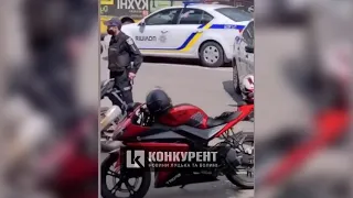 У Луцьку – аварія за участі патрульних: авто зіткнулось із мотоциклом
