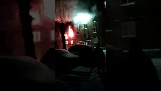 Горят квартиры после взрыва на ул. 5-я Кордная в Омске (12.01.2018)