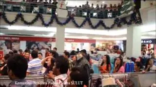 Christmas Flash Mob in the Mall by more than 400 participants, Manado - Must See!