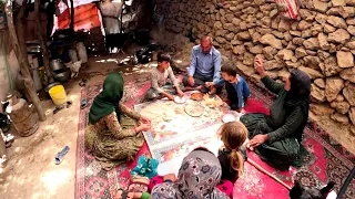 Simple and old life in the mountains|Nomads fry fish for lunch