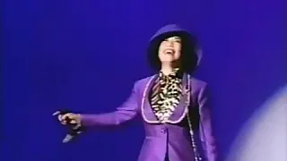 Yumi Arai - やさしさに包まれたなら)(Live)