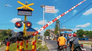 Railroad Crossing in Indonesia | Perlintasan Kereta Api Wantech 2023