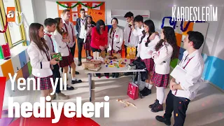 12 A sınıfı yılbaşı hediyelerini verdi🎁- Kardeşlerim 111. Bölüm