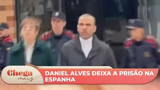 Veja momento em que Daniel Alves sai da cadeia após 14 meses preso | Chega Mais (25/03/24)