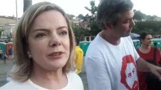 Gleisi Hoffmann e Lindberg Farias chegam ao Festival Lula Livre em Rio de Janeiro