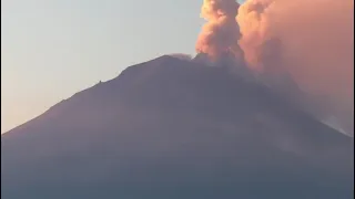 Un ángel volando en volcán