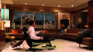 Escena Mad men con el vinilo