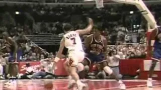 Toni Kukoc Posterizes Patrick Ewing