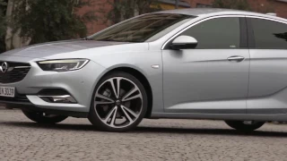 2018 Holden Commodore First Look - Driving Footage & Interior