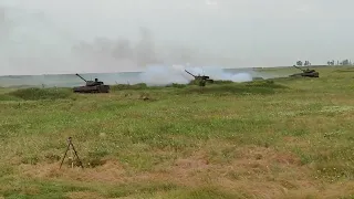 Стрельба батареи 122 мм 2С1 "Гвоздика"/shooting self-propelled artillery