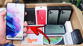 FOUND iPHONES & SAMSUNG GALAXY S21 !! DUMPSTER DIVING APPLE STORE!! LETS GOO!! OMG!! JACKPOT!!