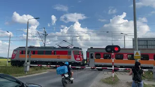 Wrocław Zachodni,  ul. Ibn Siny Awicenny, lato 2022r., przejazd kolejowy, railway crossing, [4K]