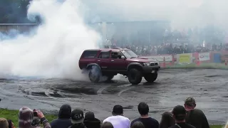 V8 Toyota Surf burnout Morrinsville 2016