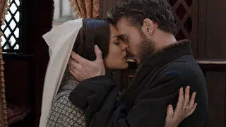 Medici 1x03 Cosimo & Contessina Kiss scene - Richard Madden & Annabel Scholey