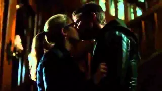 Arrow - 2x23 Oliver and Felicity Deleted Scene (Olicity Kiss)