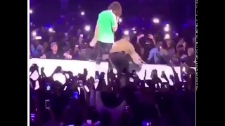 LIL PUMP GOON JUMPS ON STAGE WHILE J COLE PERFORMS NEW SONG LIVE!