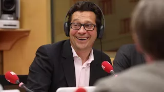 Laurent Gerra imitant Jean-Marie Le Pen : "Après Laura Smet, ce sera Laura rien"