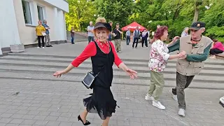 19.05.24г..."Наколочка"... Инна Улановская... звучит на танцполе в Гомельском парке...