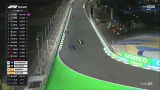 Nyck De Vries overtake on Logan Sargeant Saudi Arabian GP 2023