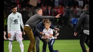 Luis Enrique protects a child who jumped for Asensio's shirt