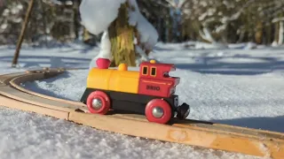 Snow expedition! Brio train in frosty forest