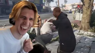 XQC REACTS TO GTA RANDOM GUY KEEPS PUNCHING TREVOR DURING CUTSCENE (w/chat) !