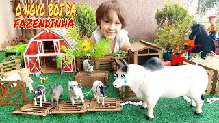 Fazendinha de brinquedo do Felipe Canopf - Um novo boi, abelhas vaca cavalo rodeio | Toy Cow Farm